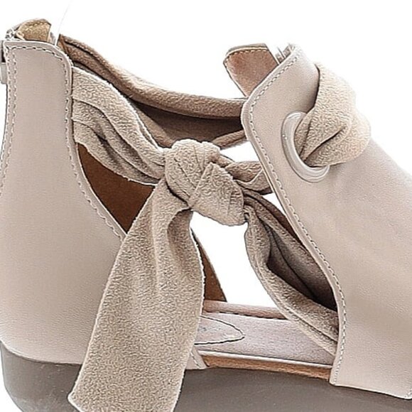 Comfort View Annika Strappy Tie Tan Beige Sandals Size 9.5M - Picture 4 of 4